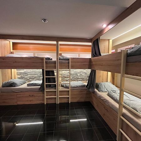 Zen Zone Hostel Братислава Екстериор снимка
