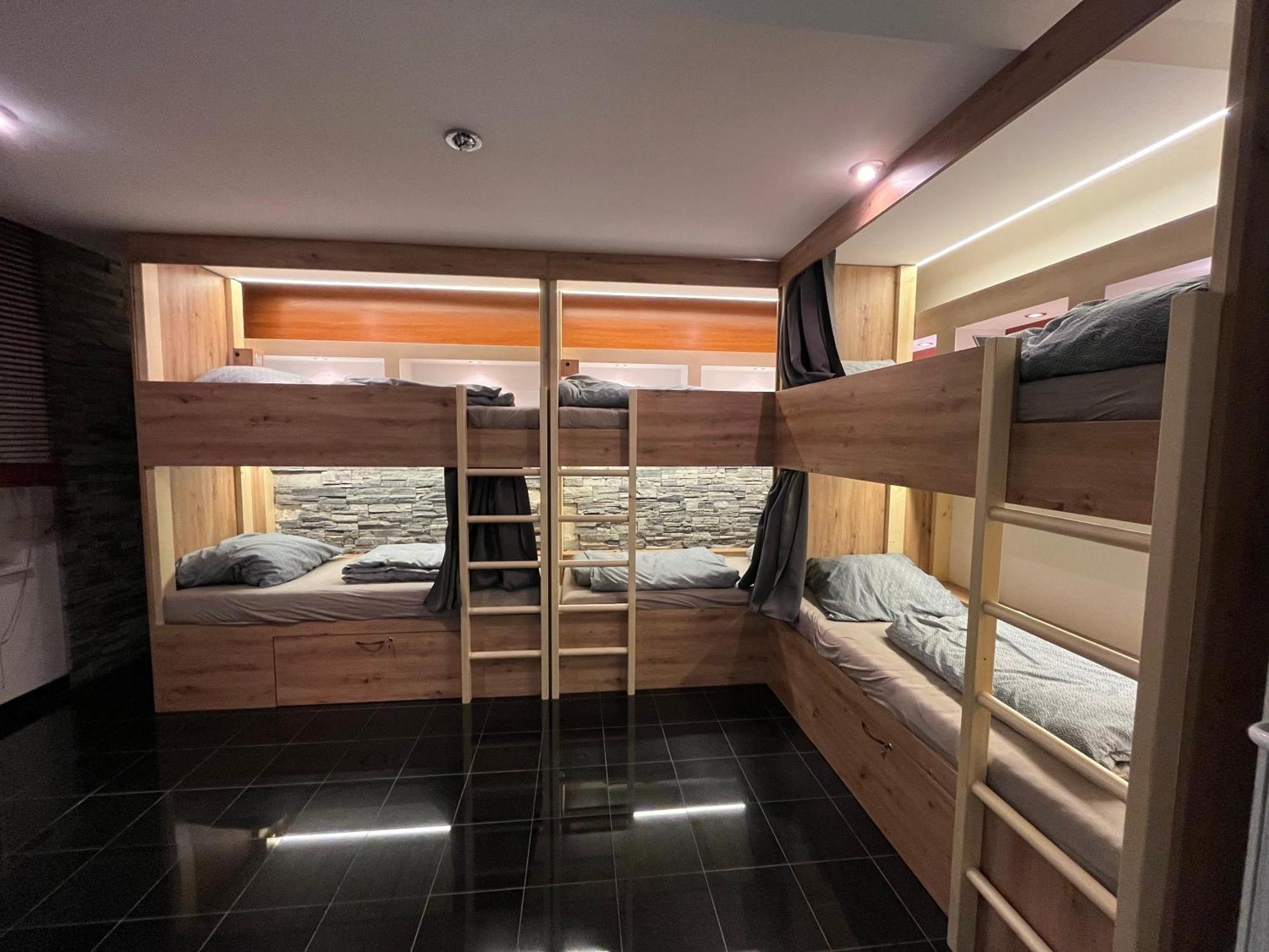 Zen Zone Hostel Братислава Екстериор снимка