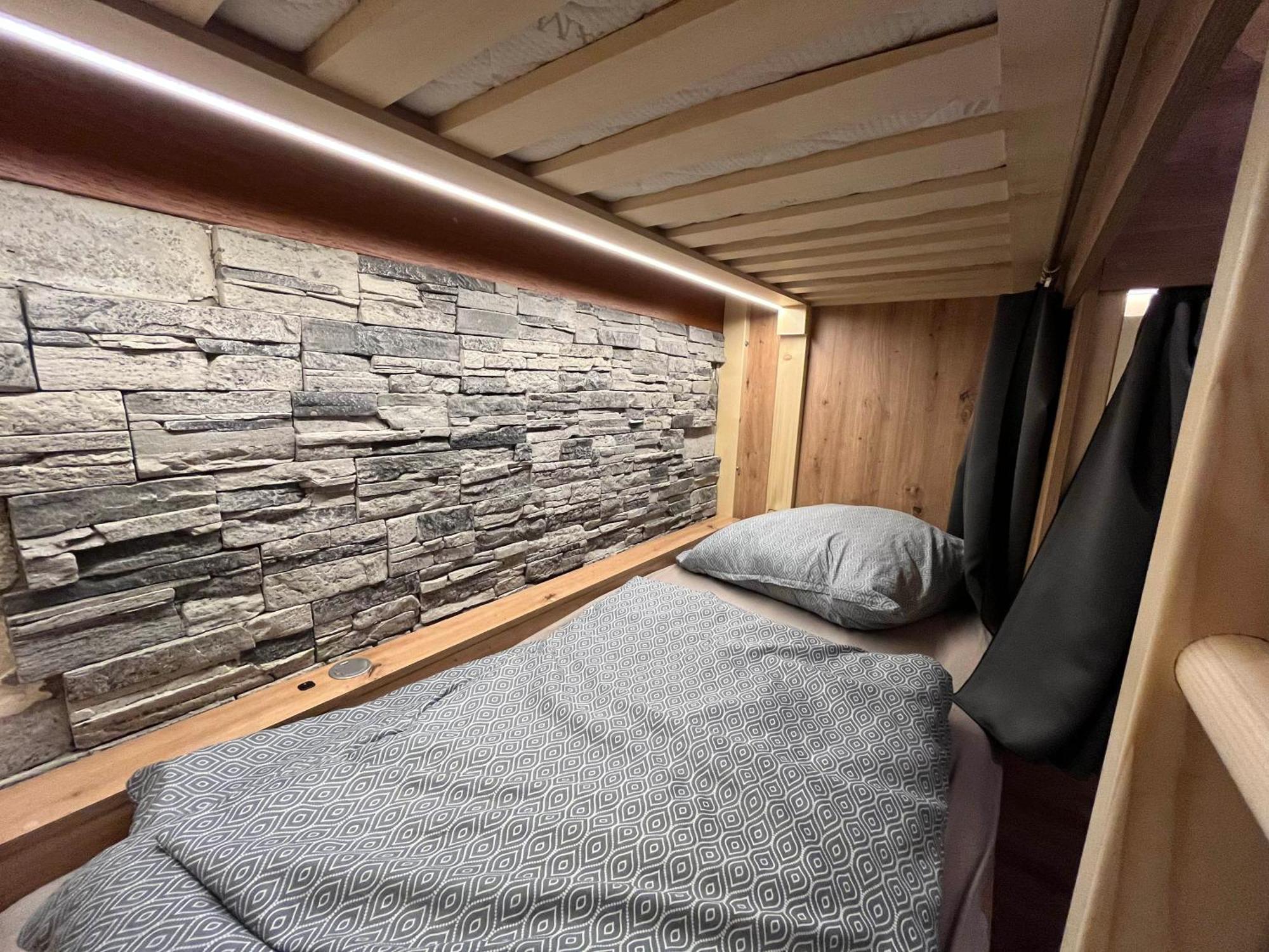 Zen Zone Hostel Братислава Екстериор снимка