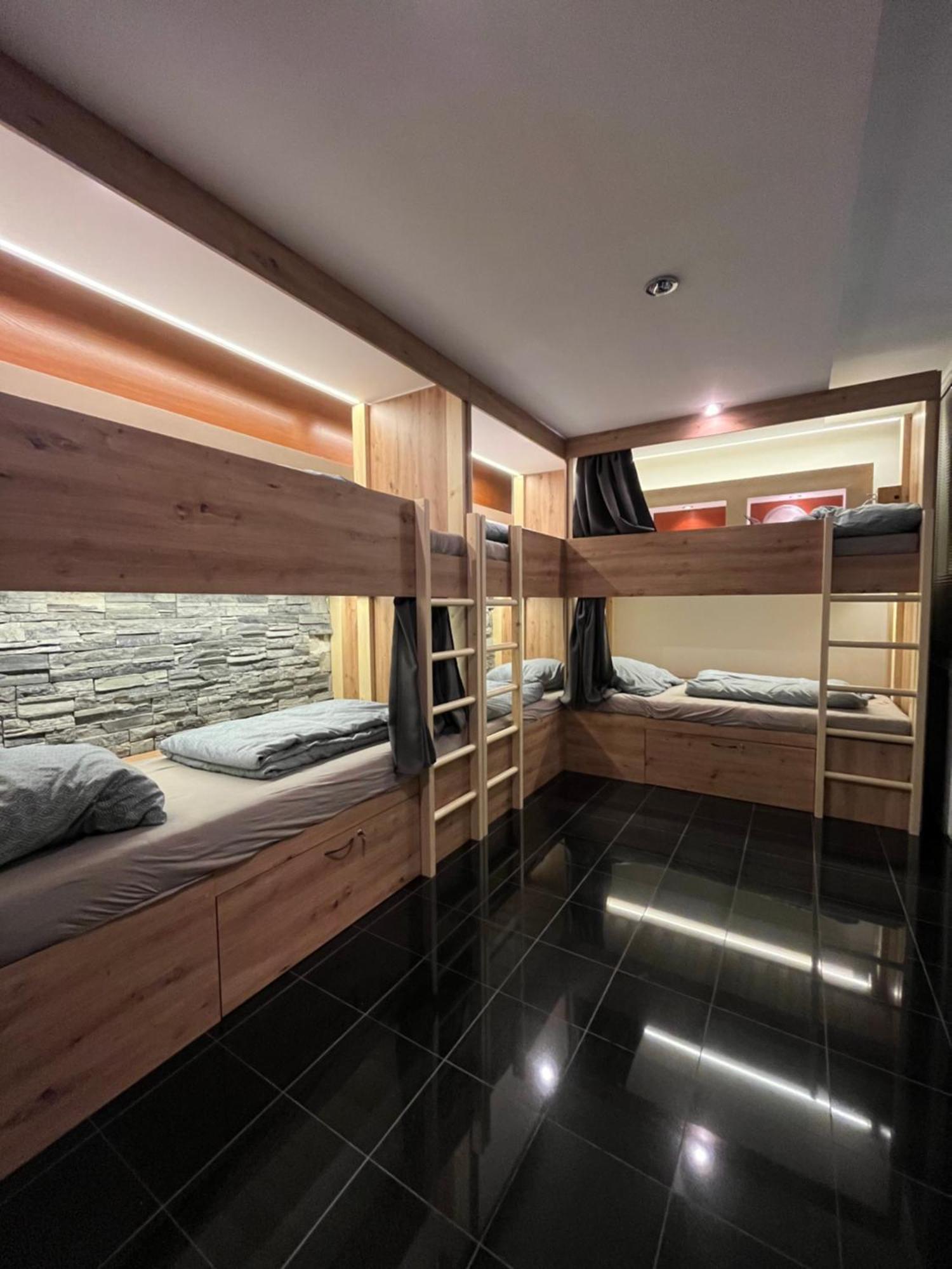 Zen Zone Hostel Братислава Екстериор снимка