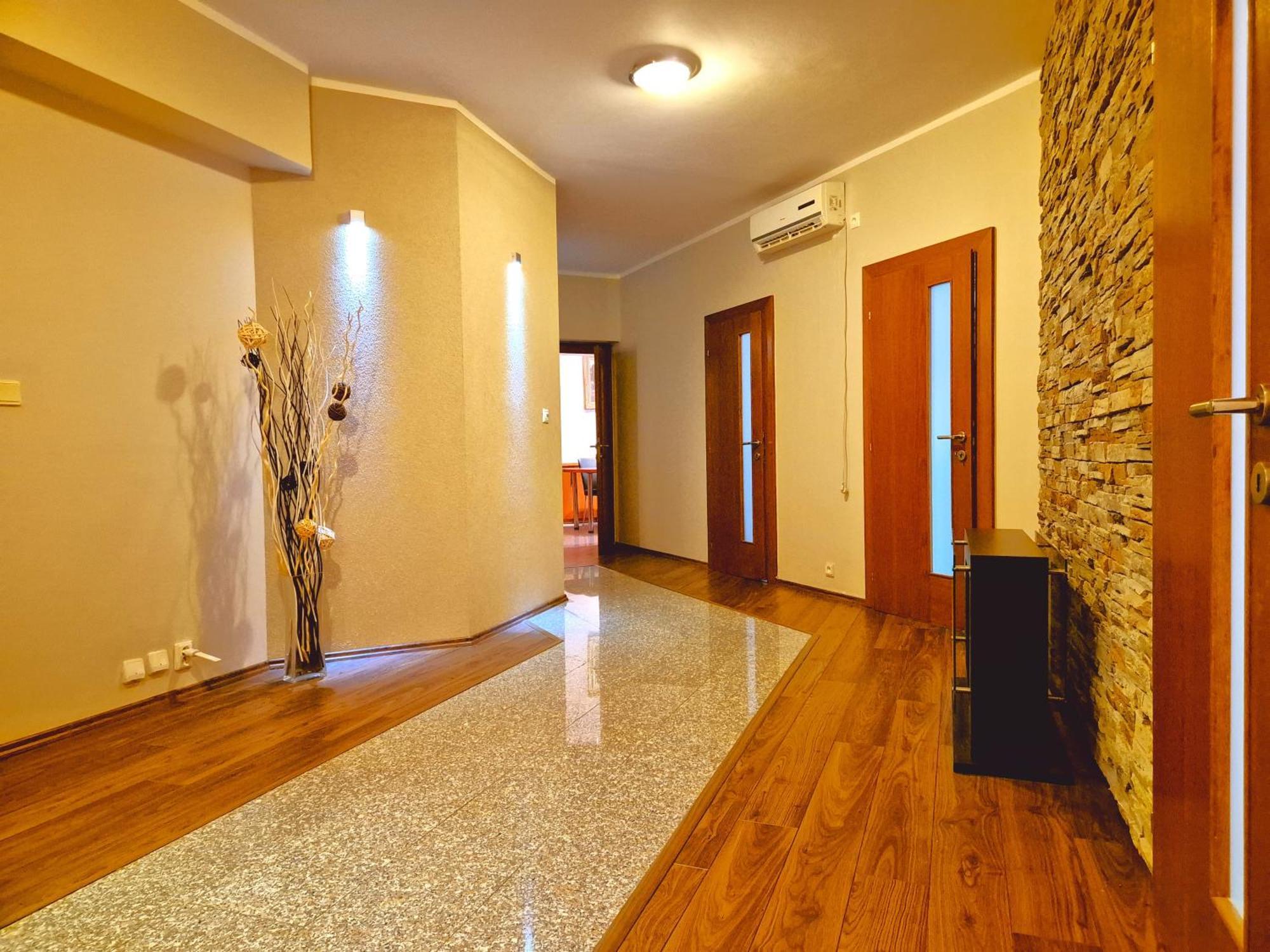 Zen Zone Hostel Братислава Екстериор снимка