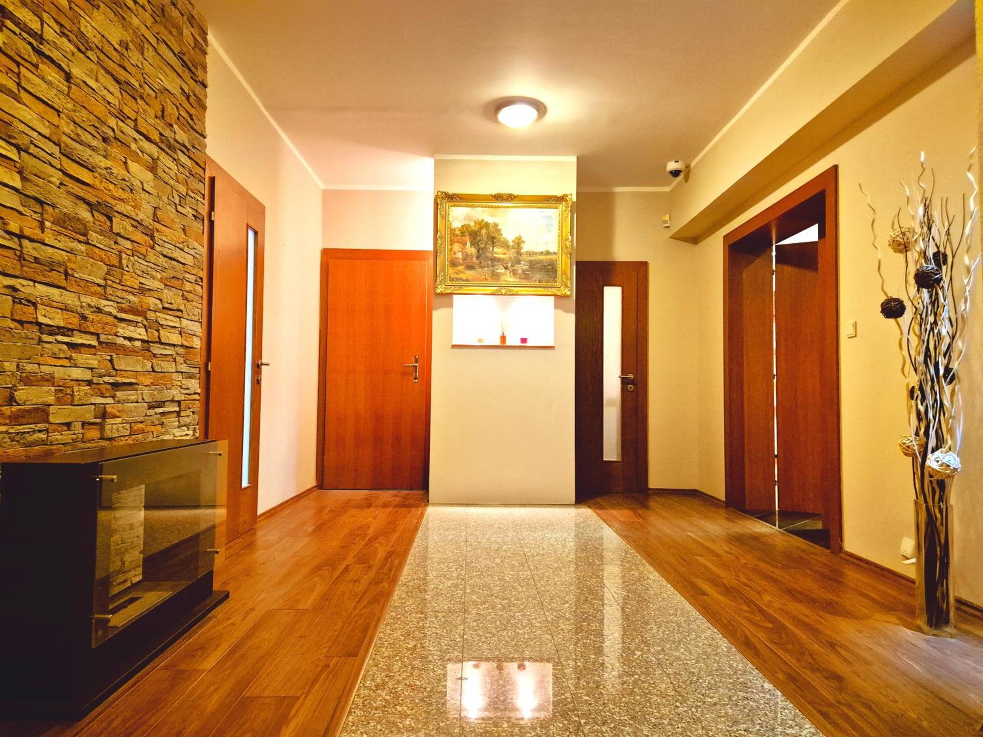 Zen Zone Hostel Братислава Екстериор снимка