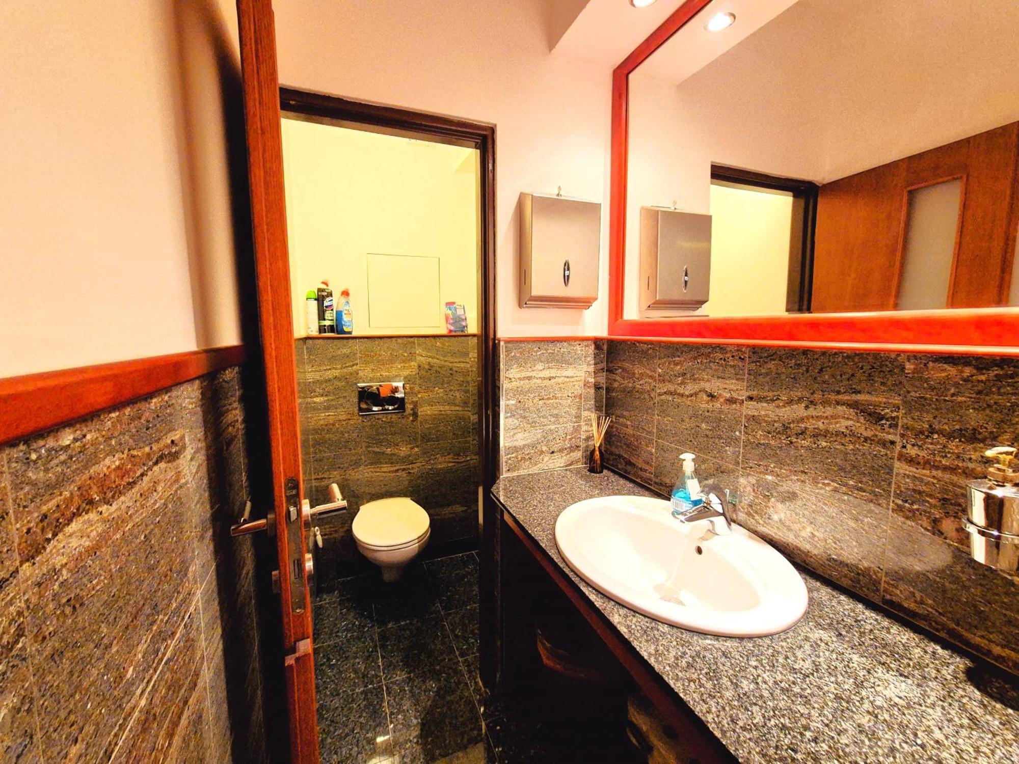 Zen Zone Hostel Братислава Екстериор снимка